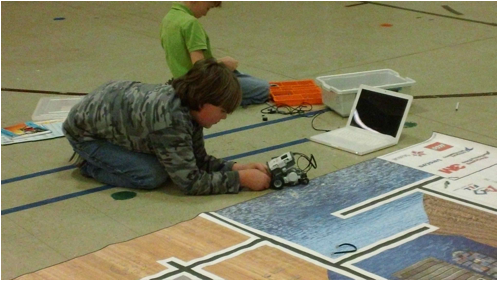 :fll webpage picts:Teams at work:aiden.jpg